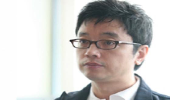 E J-yong Returns to Narrative Filmmaking