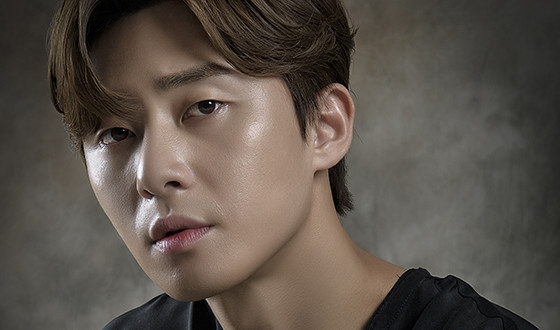 PARK Seo-jun Laces Up for Soccer Film DREAM