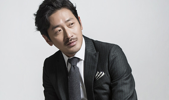 HA Jung-woo Packs His Bags for NIGHT TRIP